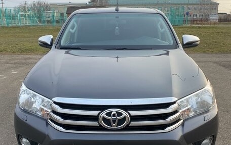 Toyota Hilux VIII, 2017 год, 2 900 000 рублей, 2 фотография