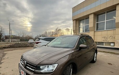 Volkswagen Tiguan II, 2018 год, 2 300 000 рублей, 3 фотография