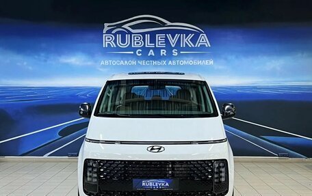 Hyundai Staria, 2023 год, 7 680 000 рублей, 2 фотография