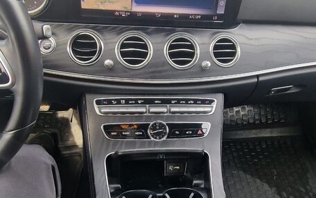 Mercedes-Benz E-Класс, 2019 год, 3 700 000 рублей, 2 фотография