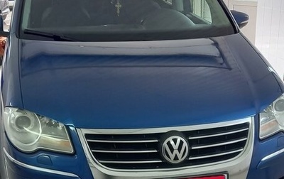 Volkswagen Touran III, 2010 год, 1 000 000 рублей, 1 фотография