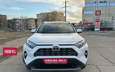 Toyota RAV4, 2020 год, 3 440 000 рублей, 2 фотография