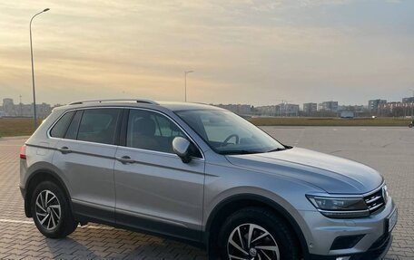 Volkswagen Tiguan II, 2018 год, 2 985 000 рублей, 2 фотография