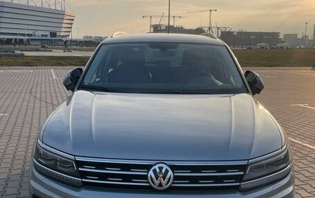 Volkswagen Tiguan II, 2018 год, 2 985 000 рублей, 3 фотография