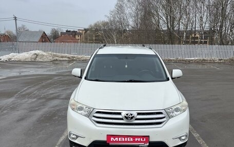 Toyota Highlander III, 2013 год, 2 370 000 рублей, 2 фотография
