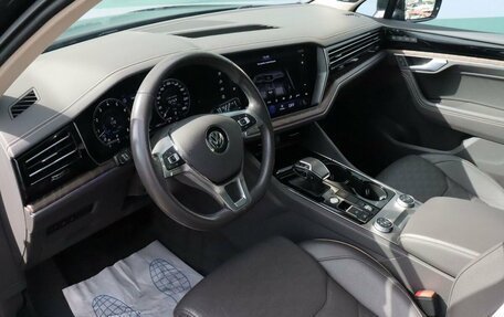 Volkswagen Touareg III, 2018 год, 4 800 000 рублей, 7 фотография