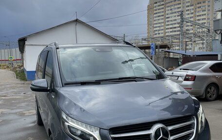 Mercedes-Benz V-Класс, 2018 год, 5 300 000 рублей, 3 фотография