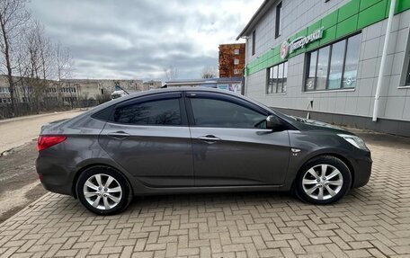 Hyundai Solaris II рестайлинг, 2013 год, 900 000 рублей, 2 фотография