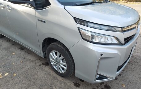 Toyota Voxy III, 2018 год, 2 080 000 рублей, 4 фотография