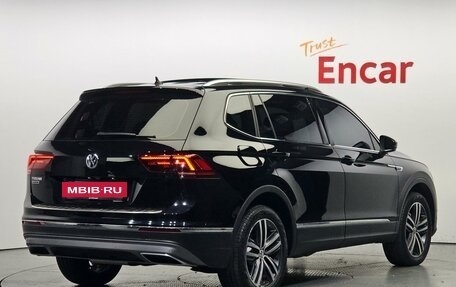 Volkswagen Tiguan II, 2021 год, 2 500 100 рублей, 3 фотография