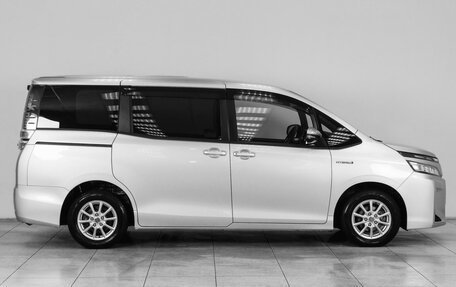 Toyota Voxy III, 2019 год, 2 679 000 рублей, 5 фотография