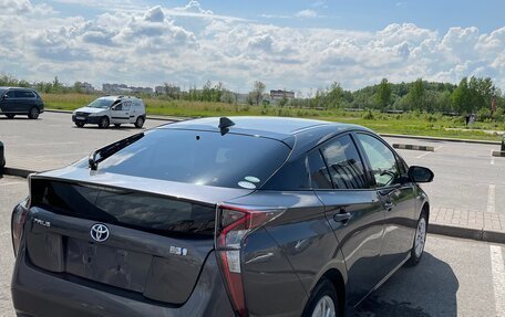 Toyota Prius IV XW50, 2018 год, 1 860 000 рублей, 3 фотография
