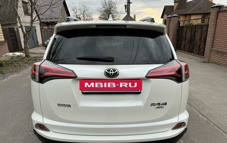 Toyota RAV4, 2017 год, 3 090 000 рублей, 5 фотография