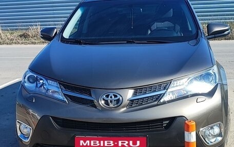 Toyota RAV4, 2014 год, 2 300 000 рублей, 2 фотография