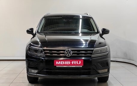 Volkswagen Tiguan II, 2018 год, 2 467 000 рублей, 3 фотография