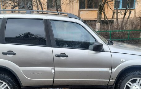 Chevrolet Niva I рестайлинг, 2011 год, 530 000 рублей, 3 фотография