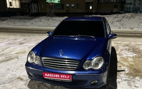 Mercedes-Benz C-Класс, 2005 год, 650 000 рублей, 4 фотография
