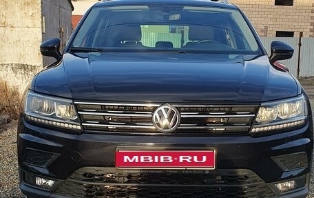 Volkswagen Tiguan II, 2018 год, 3 240 000 рублей, 2 фотография