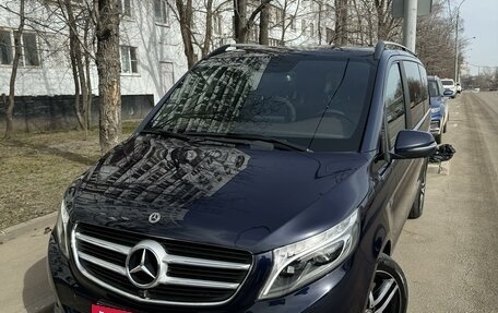Mercedes-Benz V-Класс, 2017 год, 4 850 000 рублей, 2 фотография