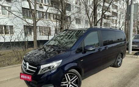 Mercedes-Benz V-Класс, 2017 год, 4 850 000 рублей, 3 фотография