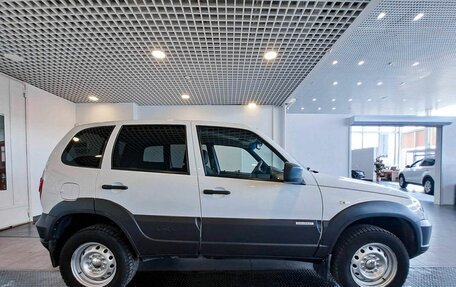 Chevrolet Niva I рестайлинг, 2017 год, 833 300 рублей, 3 фотография