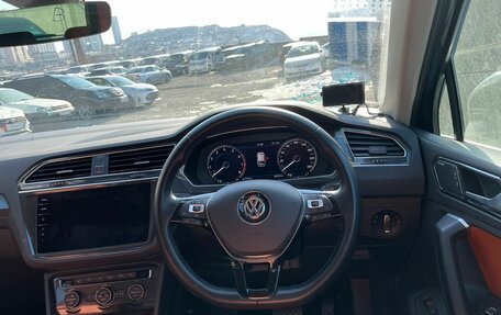 Volkswagen Tiguan II, 2017 год, 2 147 000 рублей, 2 фотография