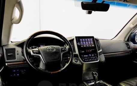 Toyota Land Cruiser 200, 2016 год, 5 850 000 рублей, 2 фотография