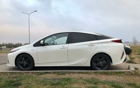 Toyota Prius IV XW50, 2017 год, 2 500 000 рублей, 2 фотография