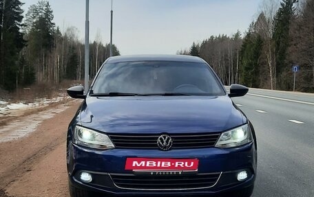 Volkswagen Jetta VI, 2011 год, 1 050 000 рублей, 2 фотография