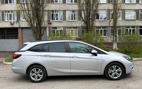 Opel Astra K, 2018 год, 1 600 000 рублей, 2 фотография