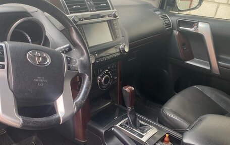 Toyota Land Cruiser Prado 150 рестайлинг 2, 2014 год, 4 000 000 рублей, 4 фотография
