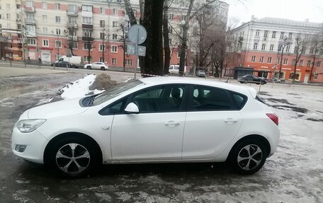 Opel Astra J, 2011 год, 630 000 рублей, 2 фотография