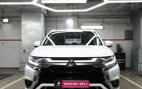 Mitsubishi Outlander III рестайлинг 3, 2022 год, 3 370 000 рублей, 3 фотография