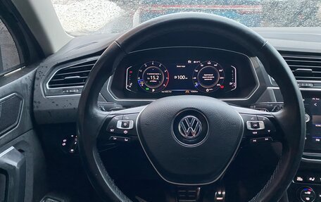 Volkswagen Tiguan II, 2018 год, 2 999 999 рублей, 2 фотография