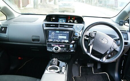 Toyota Prius Alpha I (ZVW40/41), 2018 год, 2 550 000 рублей, 4 фотография