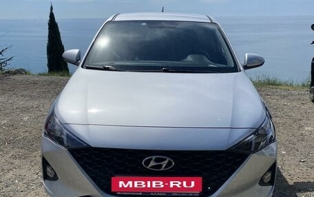Hyundai Solaris II рестайлинг, 2021 год, 2 000 000 рублей, 2 фотография
