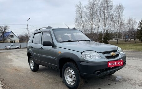 Chevrolet Niva I рестайлинг, 2009 год, 639 000 рублей, 2 фотография