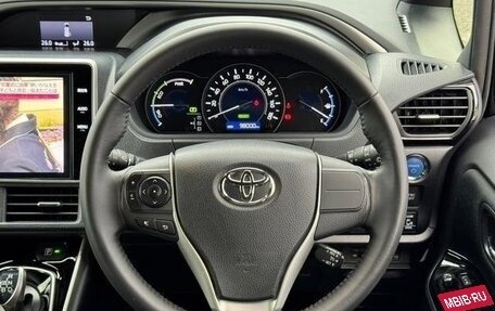 Toyota Voxy III, 2020 год, 2 465 000 рублей, 8 фотография