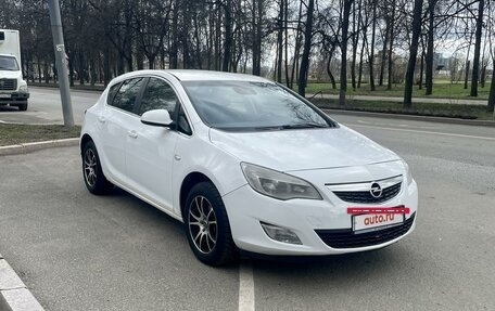 Opel Astra J, 2011 год, 735 000 рублей, 2 фотография