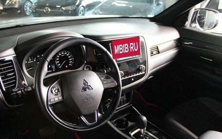 Mitsubishi Outlander III рестайлинг 3, 2020 год, 2 799 000 рублей, 5 фотография