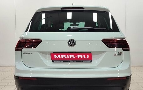 Volkswagen Tiguan II, 2017 год, 2 130 000 рублей, 3 фотография