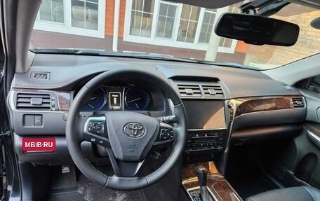 Toyota Camry, 2018 год, 2 490 000 рублей, 3 фотография