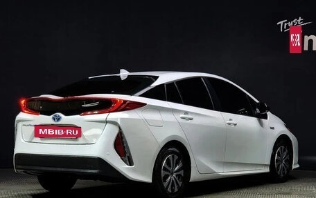 Toyota Prius IV XW50, 2020 год, 3 050 000 рублей, 2 фотография