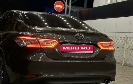 Toyota Camry, 2021 год, 3 750 000 рублей, 4 фотография