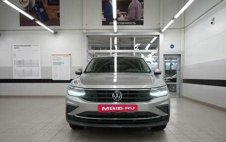 Volkswagen Tiguan II, 2021 год, 3 090 000 рублей, 3 фотография