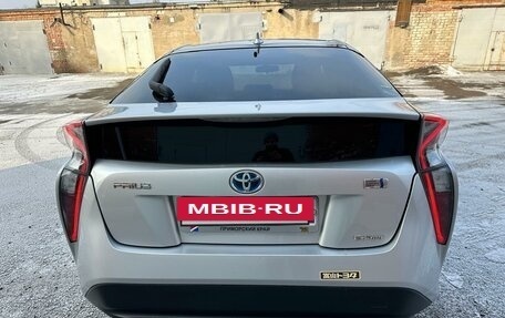 Toyota Prius IV XW50, 2016 год, 1 760 000 рублей, 7 фотография