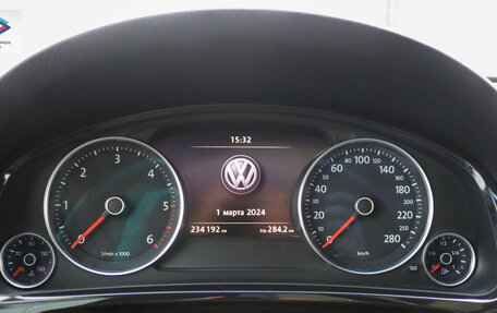 Volkswagen Touareg III, 2012 год, 2 432 000 рублей, 7 фотография