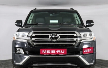 Toyota Land Cruiser 200, 2018 год, 7 999 000 рублей, 2 фотография