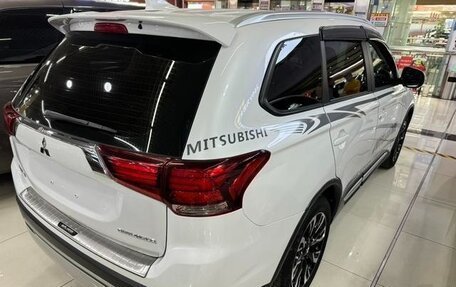 Mitsubishi Outlander III рестайлинг 3, 2021 год, 2 848 064 рублей, 5 фотография
