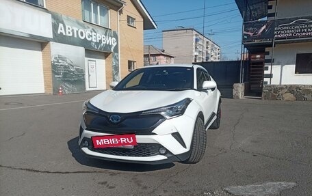 Toyota C-HR I рестайлинг, 2017 год, 2 100 000 рублей, 2 фотография
